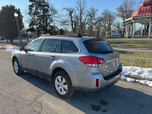 Used 2011 Subaru Outback 2.5i Limited w/ PWR Moonroof Pkg image 2
