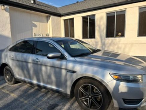 Used 2014 Ford Taurus SEL w/ Equipment Group 201A FWD image 5
