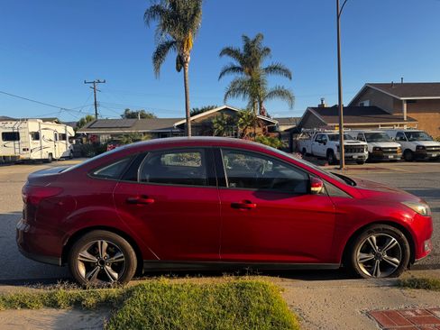 Used 2017 Ford Focus SE FWD image 12