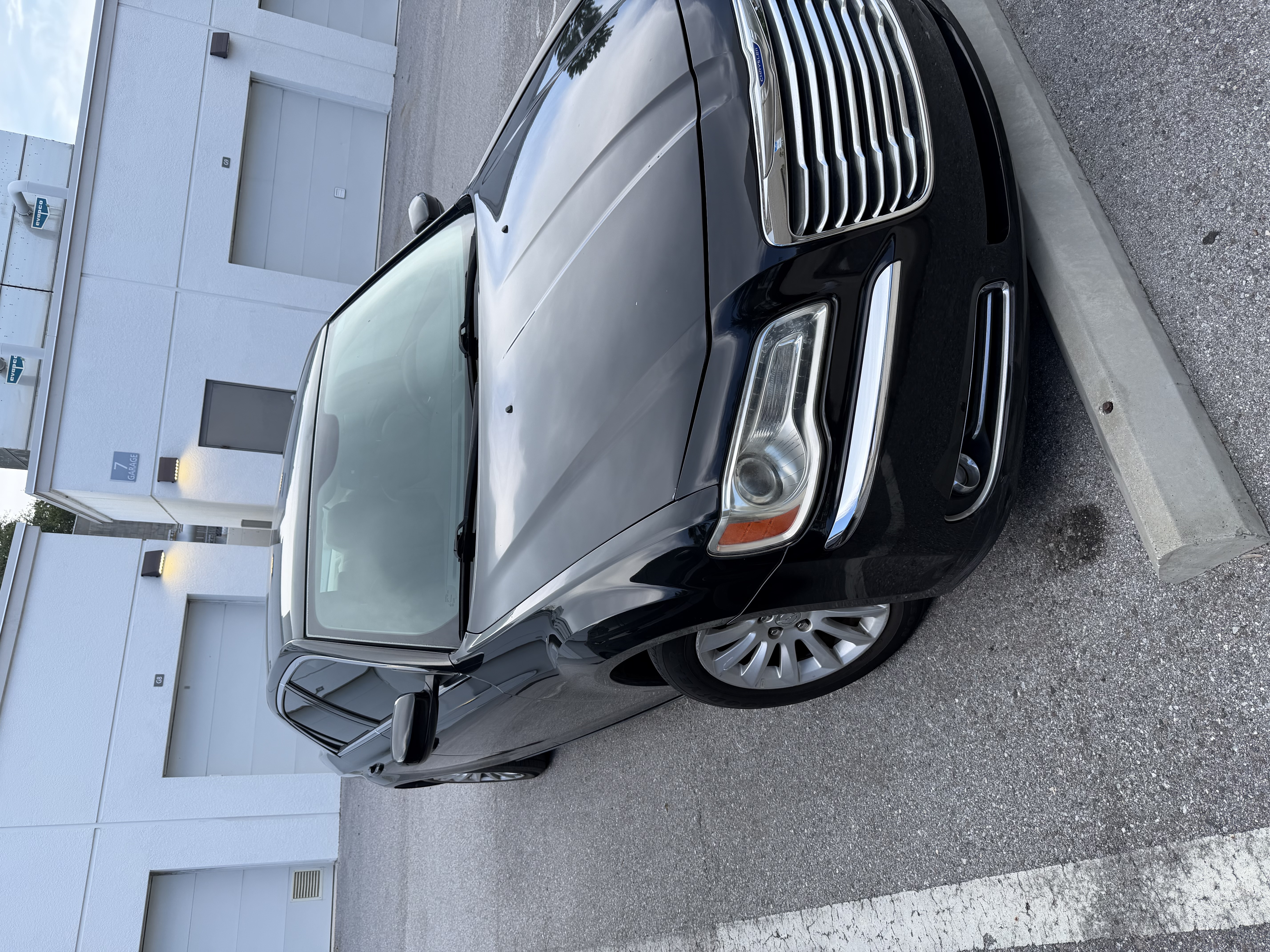 Used 2014 Chrysler 300 w/ Driver Convenience Group RWD image 4