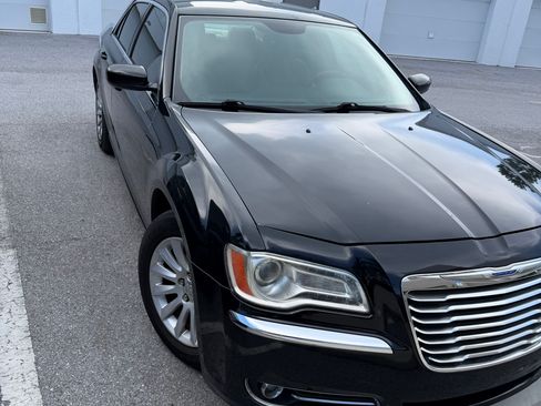 Used 2014 Chrysler 300 w/ Driver Convenience Group RWD image 4