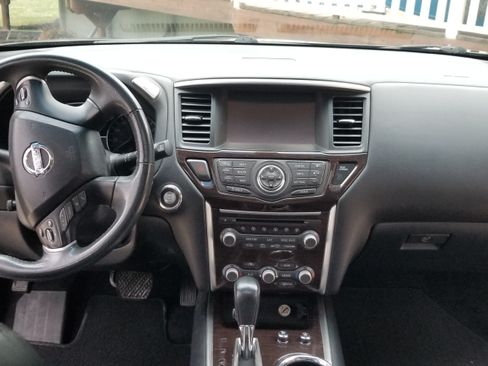 Used 2015 Nissan Pathfinder Platinum w/ Cargo Package image 9