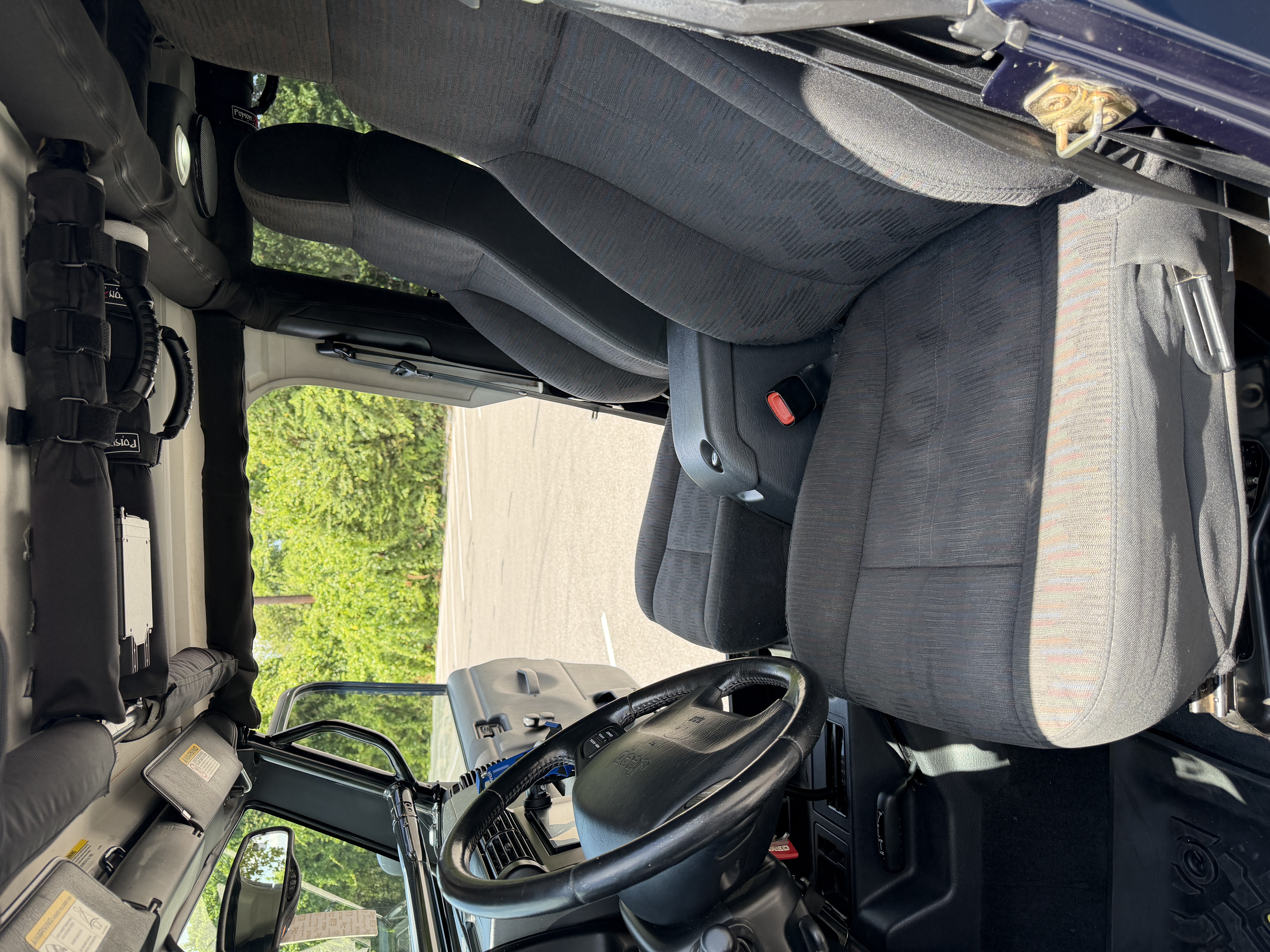 Used 2004 Jeep Wrangler Rubicon w/ Dual Top Group AWD/4WD image 17