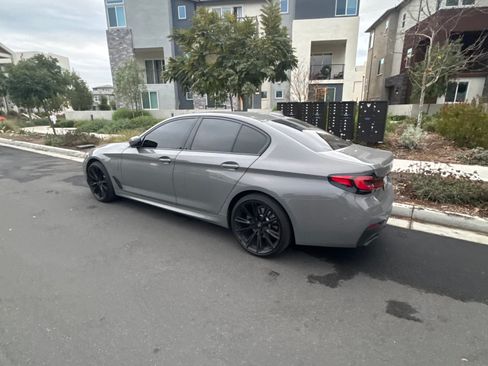 Used 2021 BMW 530e w/ M Sport Package image 10