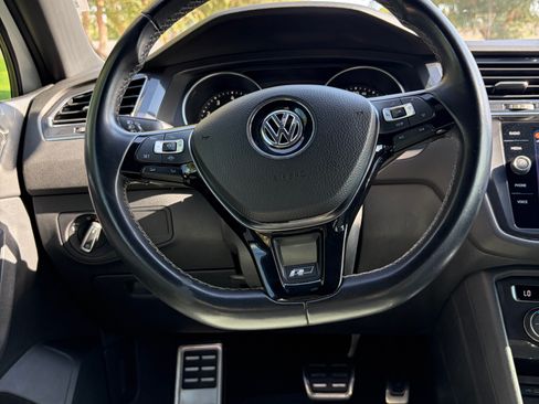 Used 2021 Volkswagen Tiguan SEL AWD/4WD image 26
