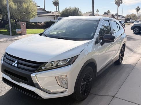 Used 2018 Mitsubishi Eclipse Cross LE image 2