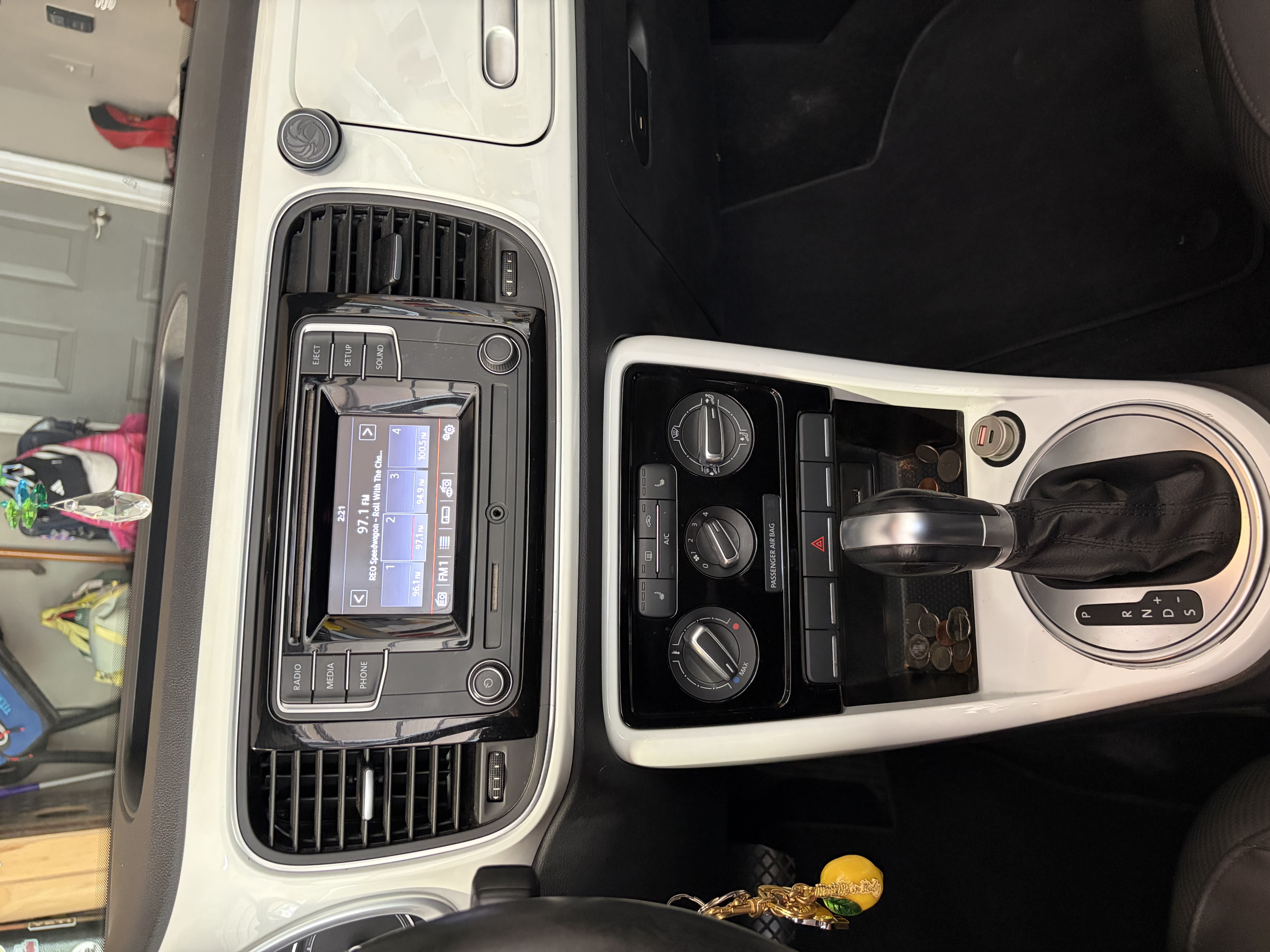 Used 2018 Volkswagen Beetle 2.0T SE FWD image 17