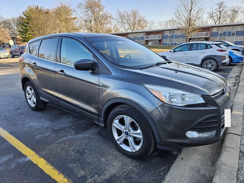 Used 2015 Ford Escape SE image 1