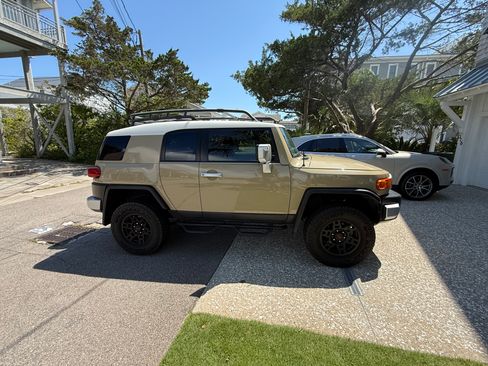 Used 2014 Toyota FJ Cruiser 4WD w/ Upgrade Package image 9