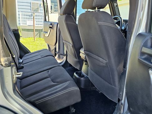Used 2015 Jeep Wrangler Unlimited Rubicon w/ Connectivity Group AWD/4WD image 13