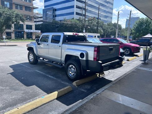 Used 2010 HUMMER H3T Alpha AWD/4WD image 1