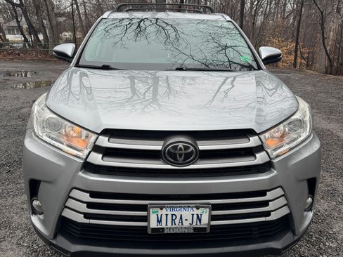 Used 2018 Toyota Highlander XLE image 2