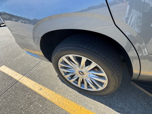 Used 2022 Cadillac Escalade Luxury w/ LPO, Illumination Package image 14