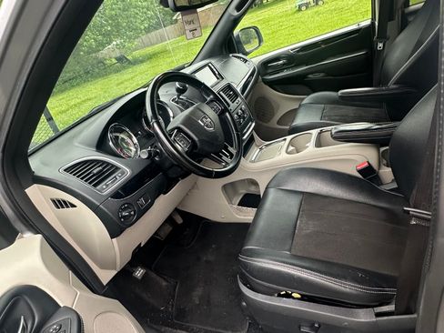 Used 2020 Dodge Grand Caravan SXT FWD image 5