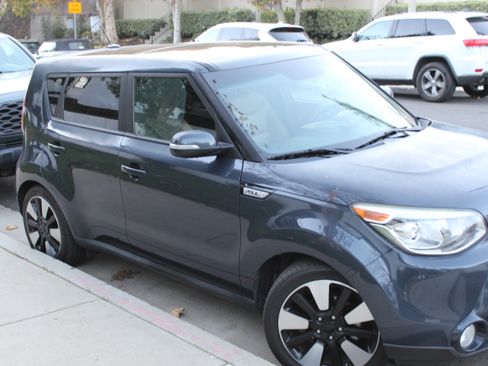 Used 2015 Kia Soul ! w/ Sun & Sound Package image 2