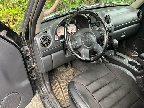 Used 2002 Jeep Liberty Sport AWD/4WD image 6