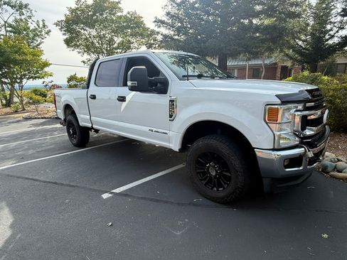 Used 2021 Ford F250 XLT w/ FX4 Off-Road Package image 5