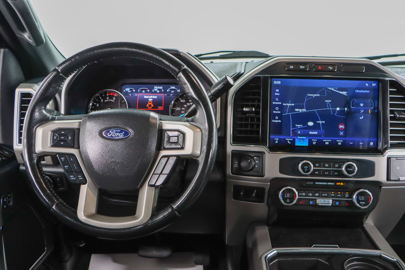Used 2022 Ford F250 Lariat w/ Black Appearance Pkg AWD/4WD image 18