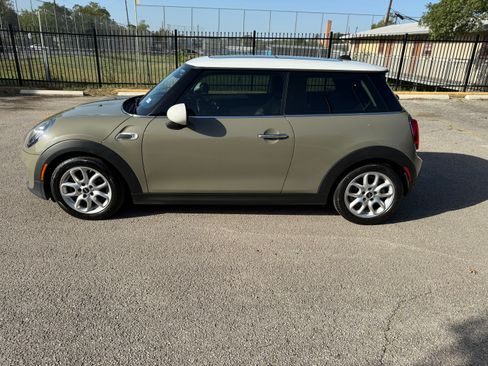 Used 2019 MINI Cooper 2-Door Hardtop w/ Signature Upholstery Package image 5