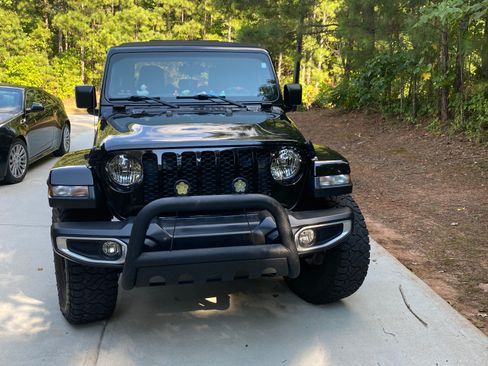 Used 2022 Jeep Gladiator Sport image 1