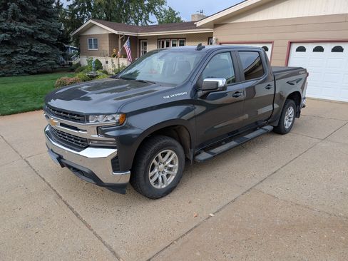 Used 2021 Chevrolet Silverado 1500 LT image 1