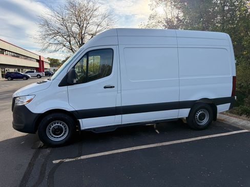 Used 2021 Mercedes-Benz Sprinter 2500 image 1