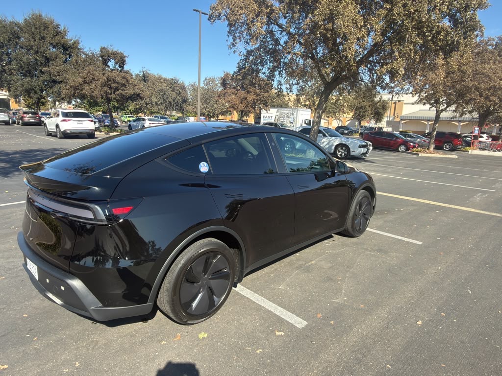 Used 2026 Tesla Model Y Long Range RWD image 12