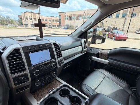 Used 2019 Ford F250 Lariat w/ Lariat Ultimate Package image 9