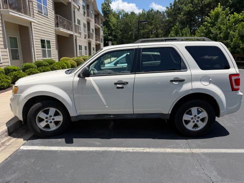 Used 2011 Ford Escape XLT w/ 202A Rapid Spec Order Code FWD image 2