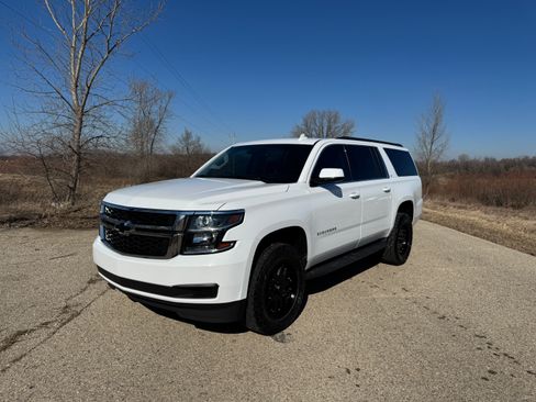 Used 2018 Chevrolet Suburban LT image 6