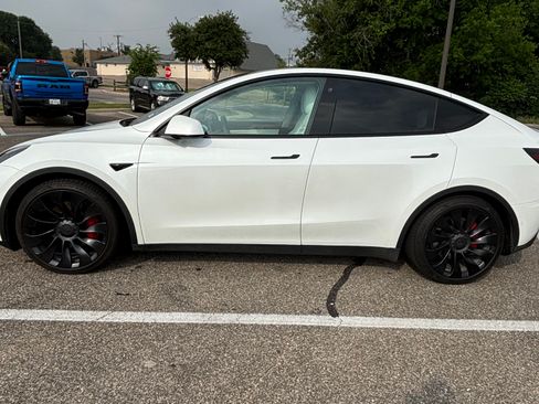 Used 2022 Tesla Model Y Performance AWD/4WD image 4