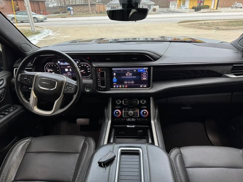 Used 2021 GMC Yukon Denali w/ Denali Premium Package image 14