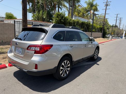 Used 2016 Subaru Outback 2.5i Limited AWD/4WD image 9
