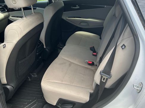 Used 2019 Kia Sorento FWD w/ Option Group 020 image 14