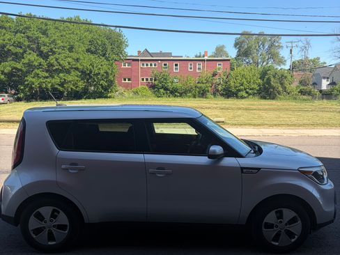 Used 2015 Kia Soul FWD image 5