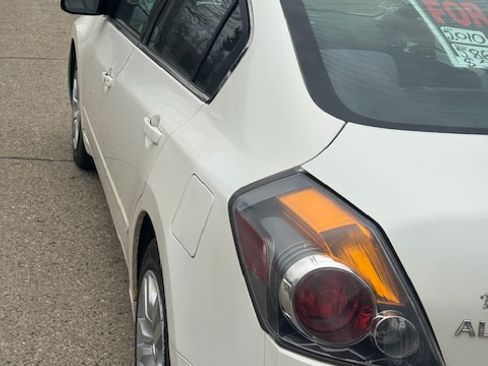 Used 2010 Nissan Altima 2.5 S image 6