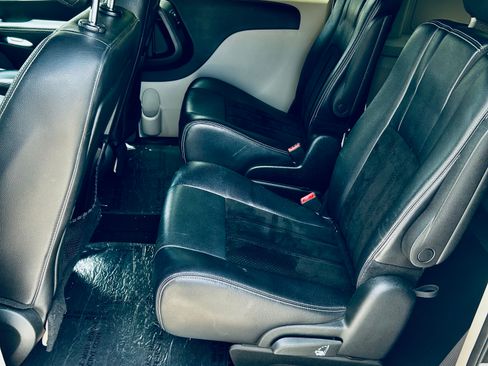 Used 2017 Dodge Grand Caravan SXT FWD image 10