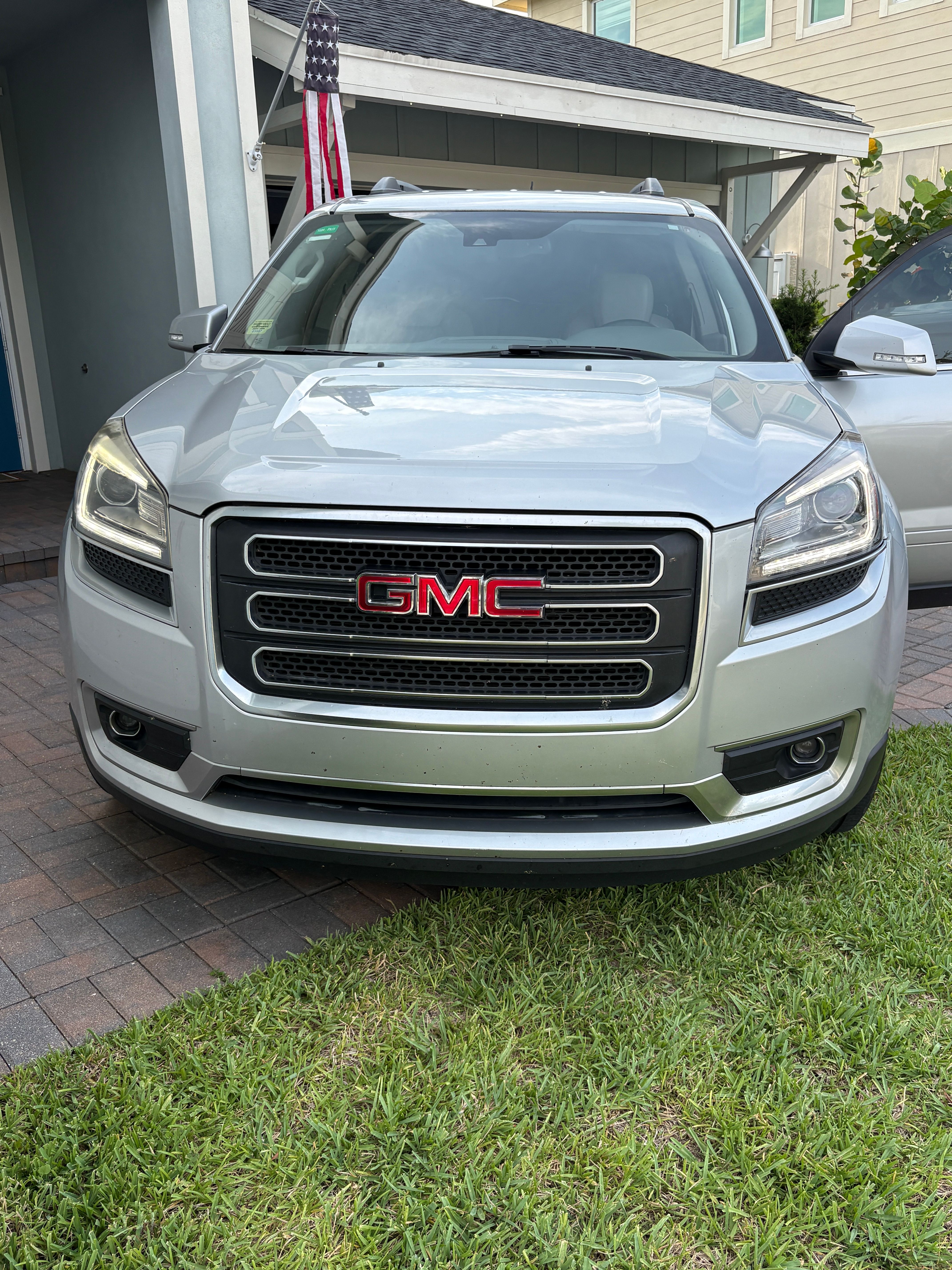 Used 2015 GMC Acadia SLT FWD image 1