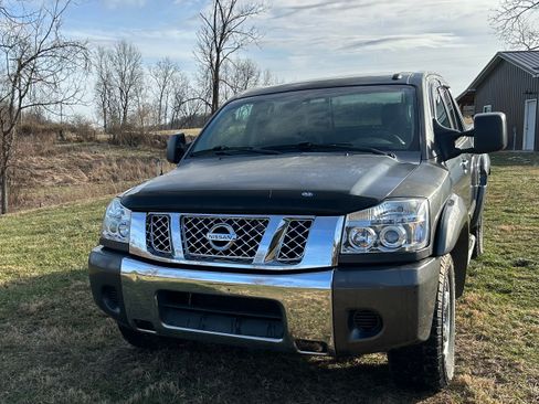 Used 2009 Nissan Titan SE w/ SE Drivers Convenience Pkg image 4