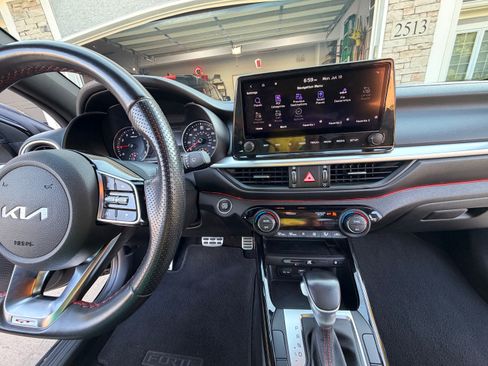 Used 2022 Kia Forte GT w/ GT Technology Package FWD image 17