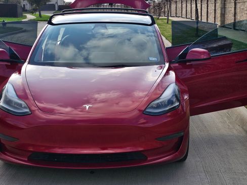 Used 2023 Tesla Model 3 Standard Range image 4