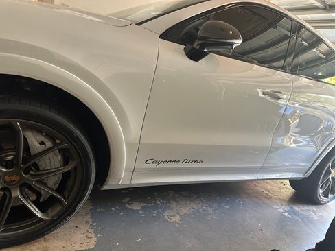 Used 2021 Porsche Cayenne Turbo image 12