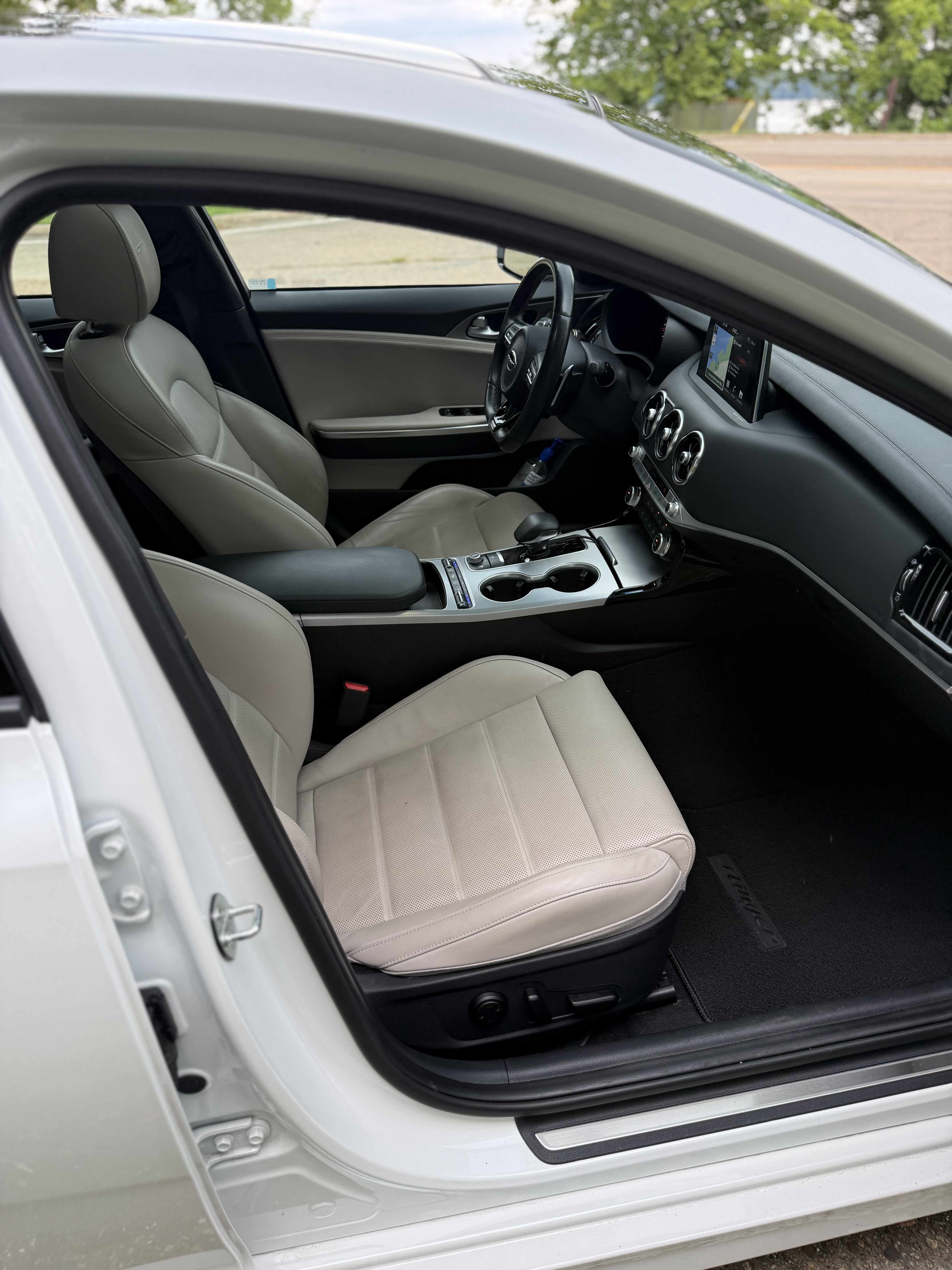 Used 2019 Kia Stinger GT2 AWD/4WD image 11
