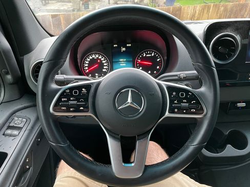 Used 2024 Mercedes-Benz Sprinter 2500 image 18