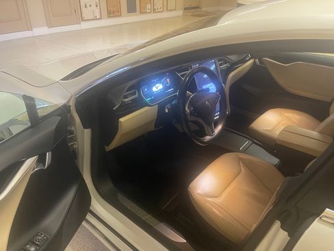 Used 2016 Tesla Model S 75 RWD image 4