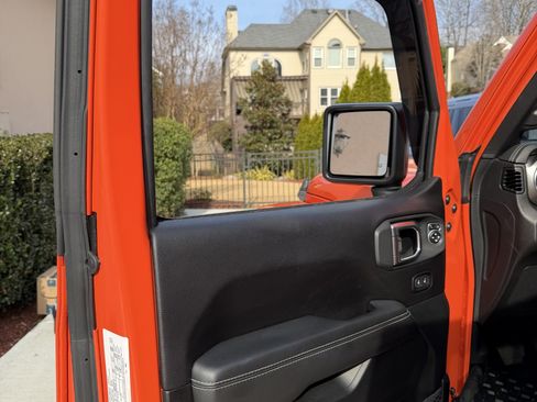 Used 2020 Jeep Wrangler Unlimited Sahara w/ Uconnect 4C Nav & Sound Group image 15