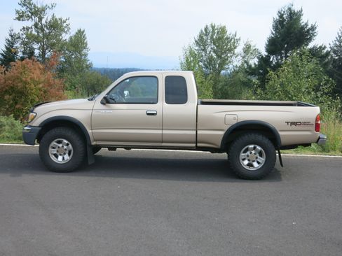 Used 1999 Toyota Tacoma 4x4 Xtracab V6 image 2