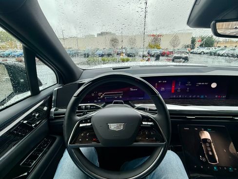 Used 2025 Cadillac Escalade IQ Sport 1 w/ LPO, ONYX Package image 10