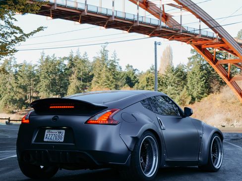 Used 2009 Nissan 370Z Coupe RWD image 2