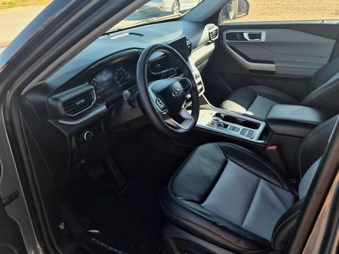Used 2023 Ford Explorer XLT w/ Equipment Group 202A image 6